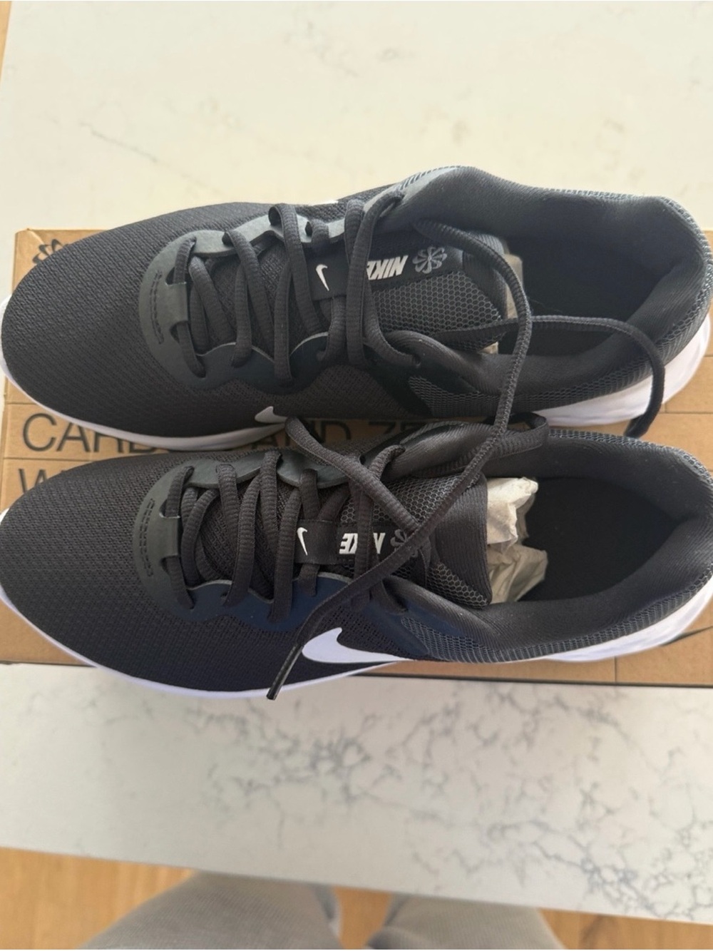 Nike Black and White Running Sneakers - Picture 2 of 7
